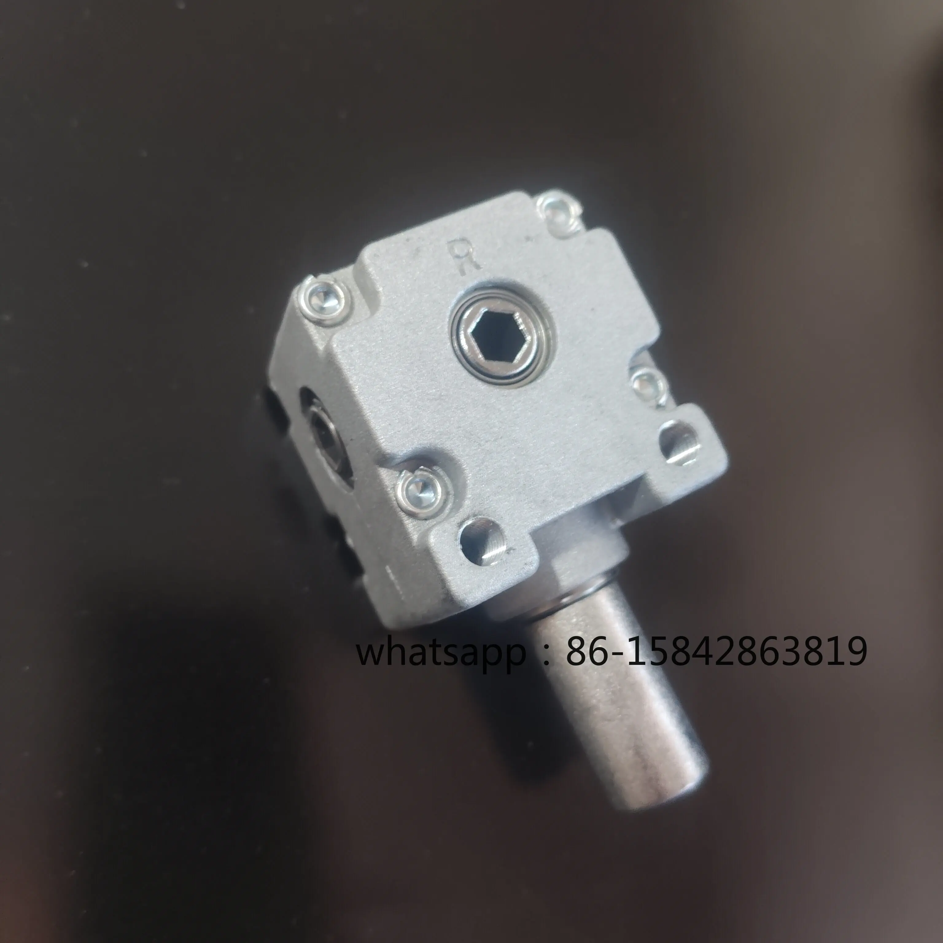 40 × 40Mm Miniature Bevel Gear Reducer Conversion Head Corner