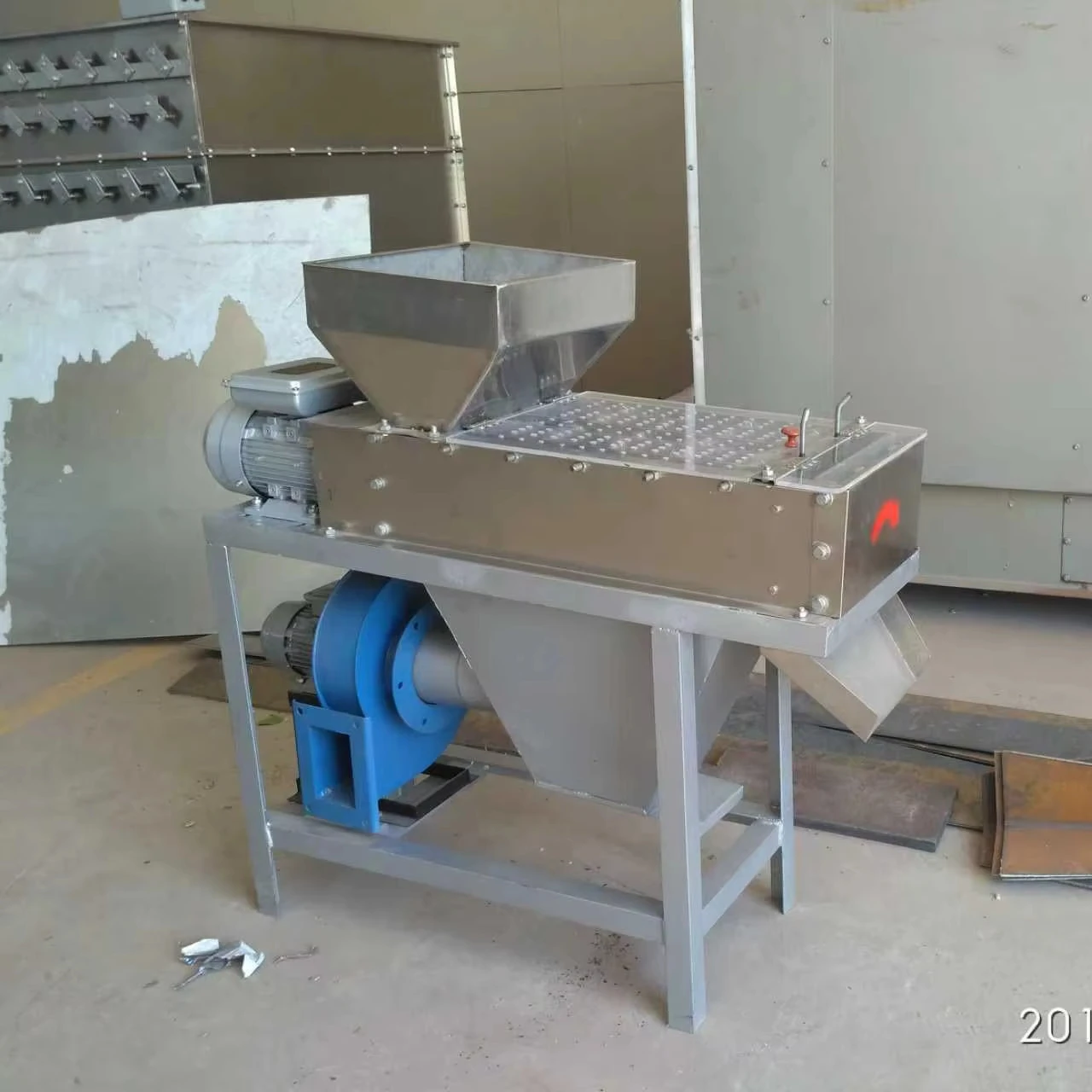

Automatic Groundnut Peel Machine for Dry Nut Almond Nut Peeler Machine Model Peanut Red Skin Remover