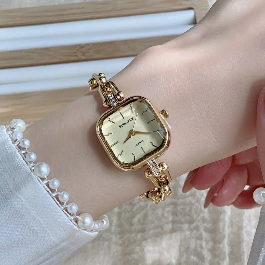 Sunlifex جديد نسج سوار ساعة السيدات الذهب ساحة ساعات كوارتز شعبية خمر المرأة سلسلة ساعة اليد Zegarek Damski