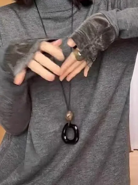 

plus Size Women's Casual Long Sve T-irt Velvet Cuff Simple Design Base Layer Top for All Seasons Comfortable Loose Fit