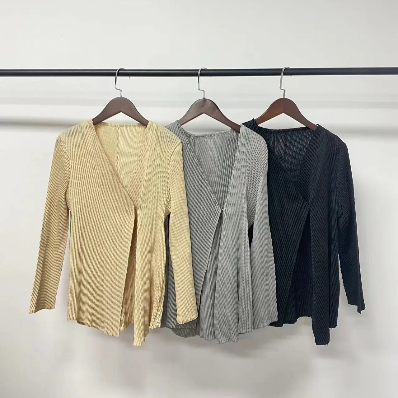 

Miyake Pleated Summer 2025 Autumn/winter Fashion Short Style Solid Color Elegant and Stylish Versatile Small Jacket Cardigan
