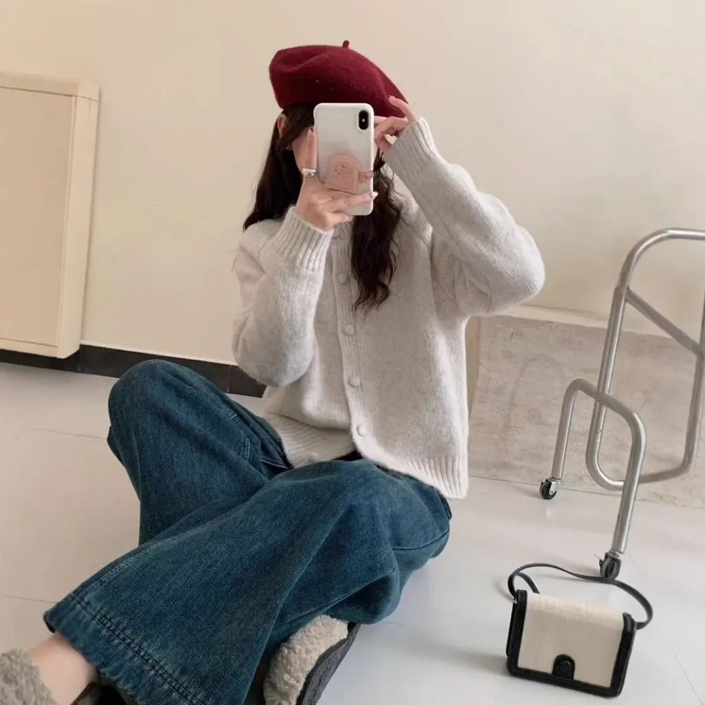 سترة نسائية أوائل الربيع بأكمام طويلة ورقبة دائرية ونمط إبزيم وتفاصيل فضفاضة وناعمة شمعية محبوكة على الطراز الغربي