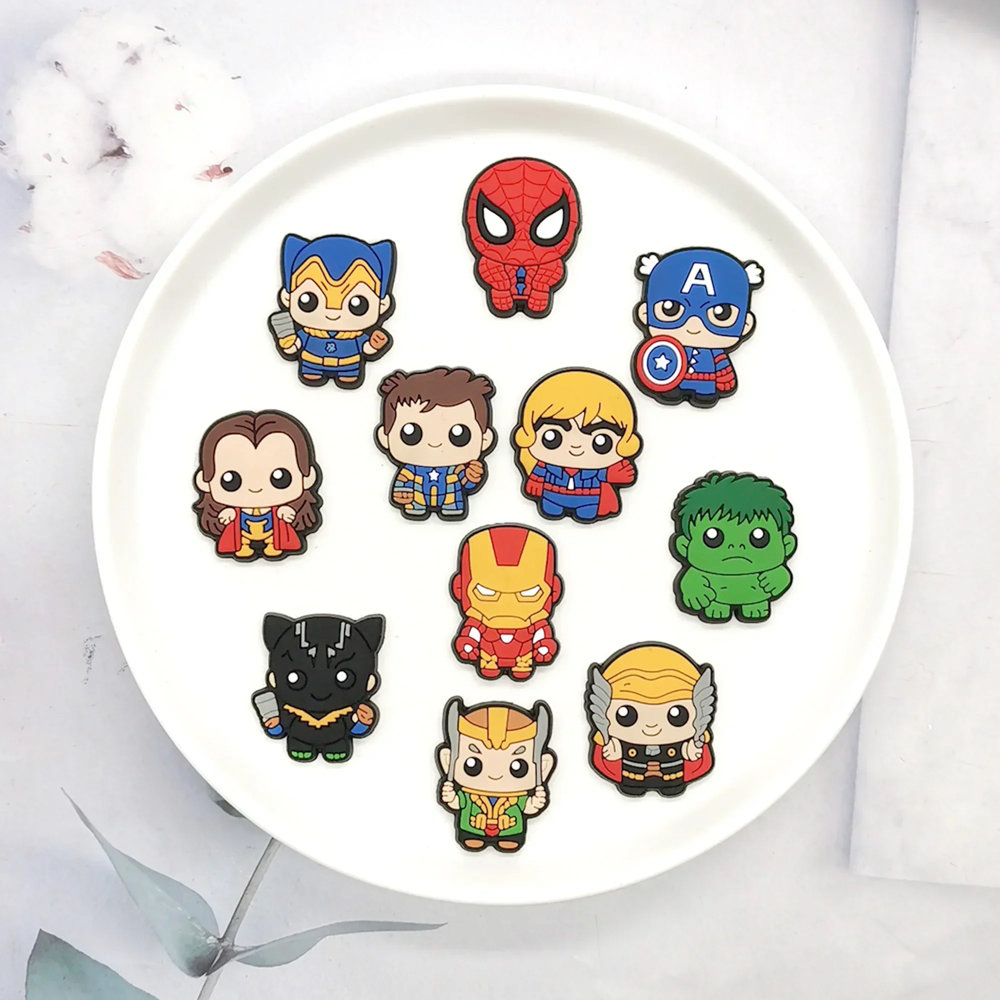 12/50/100pcs Mesuca Captain America Hulk Super Heros PVC Shoes Buckle Charms Spider-Man Avenger Slipper Clog Fit Wristbands