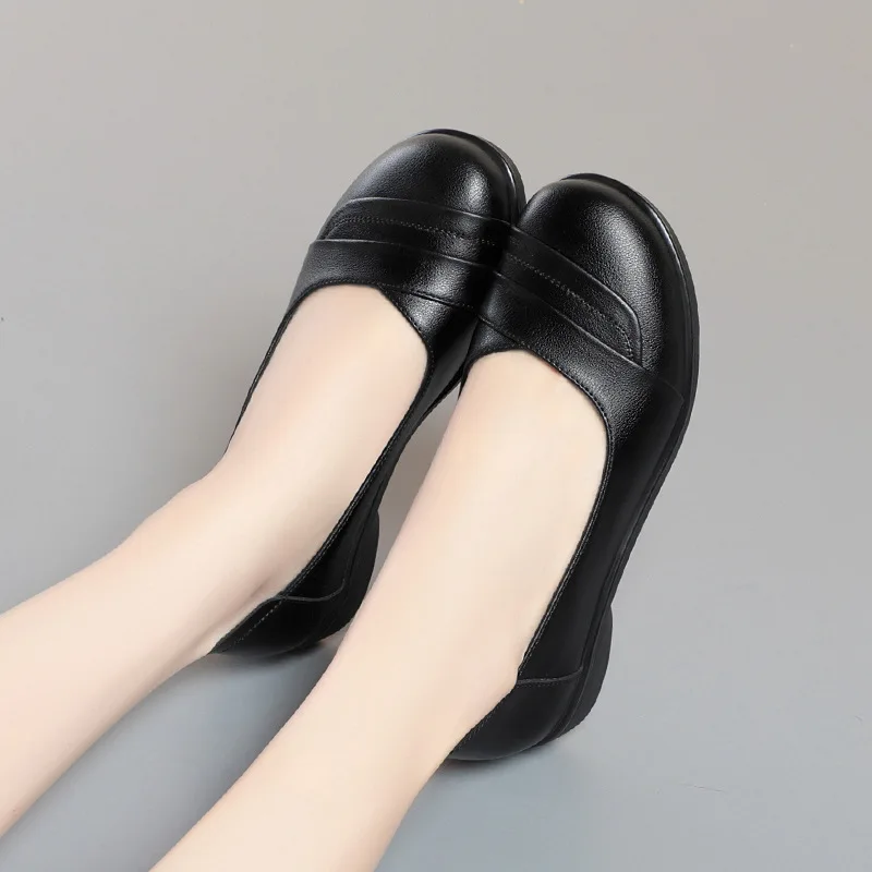 

All Match Spring Autumn Shallow Mouth Comfortable Soft Leather Loafers 2025 Casual Flats Women Shoes for Office Mom Work Daily