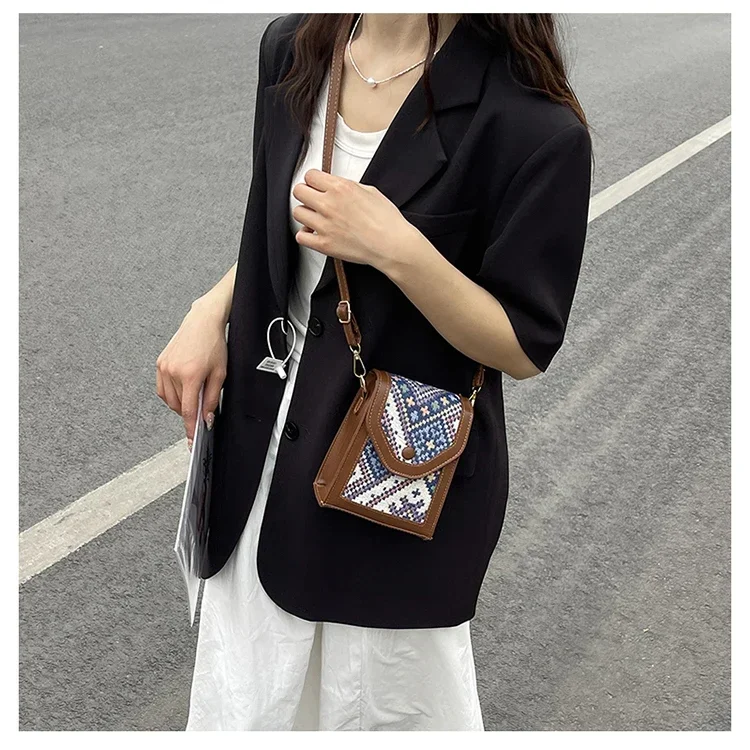 Woven Pattern Cross Body Mobile Phone Bag Women\'s Nostalgic Ethnic Style One Shoulder Small Square Bag Wallet Without Pendant