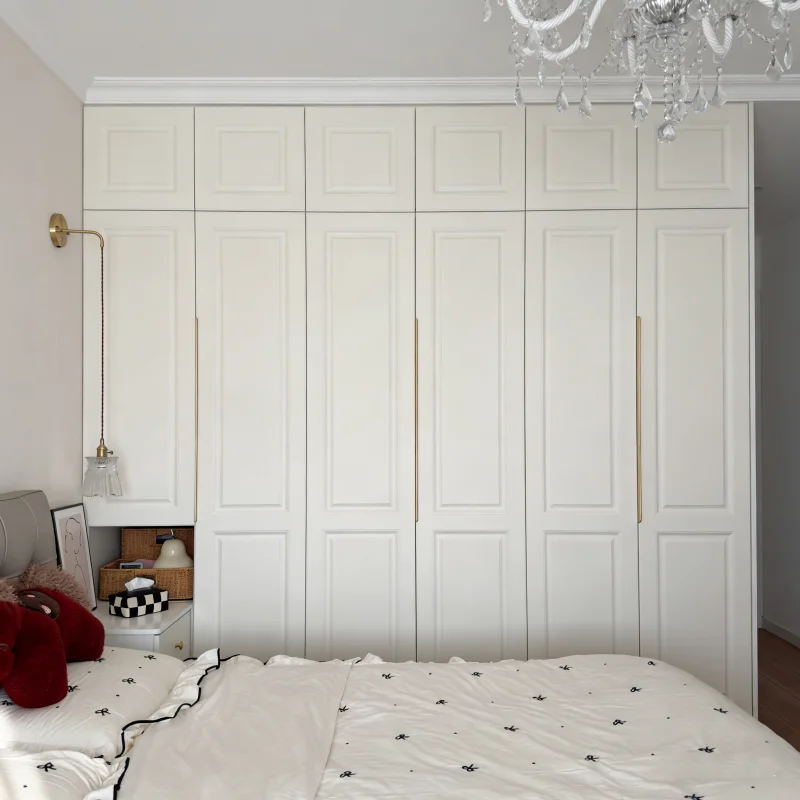 &Customized Modern Bedroom Wardrobe with Visible Handles Eco-Friendly Wood Independent Large Storage
