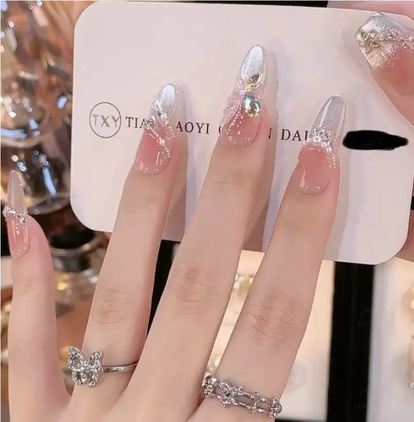 

Handmade Patch Cat Eye Temperament Phototherapy Nail Art Makes it Look White, Versatile and Eye-catching