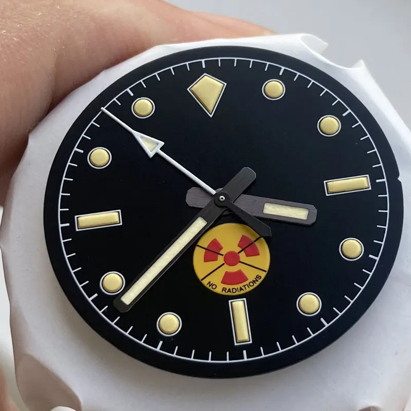 

Watch Modify Parts 28.5mm Black Sterile Dial Super Luminous Marks Suitable For NH35/36 Movement