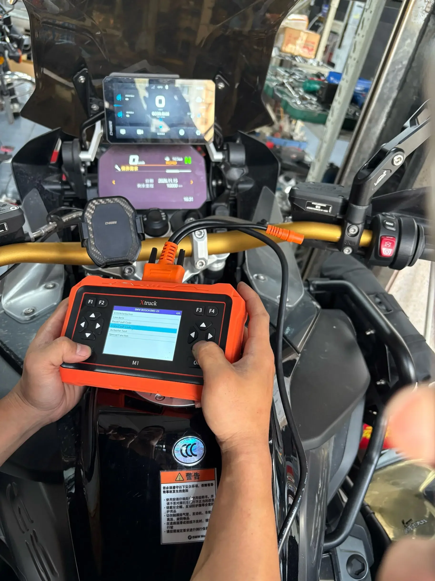 new Xtruck M1 Professional Motorcycle Diagnostic Tool Handheld Operation DTC Query Live Data Stream Multi-Brand Motor Scanner