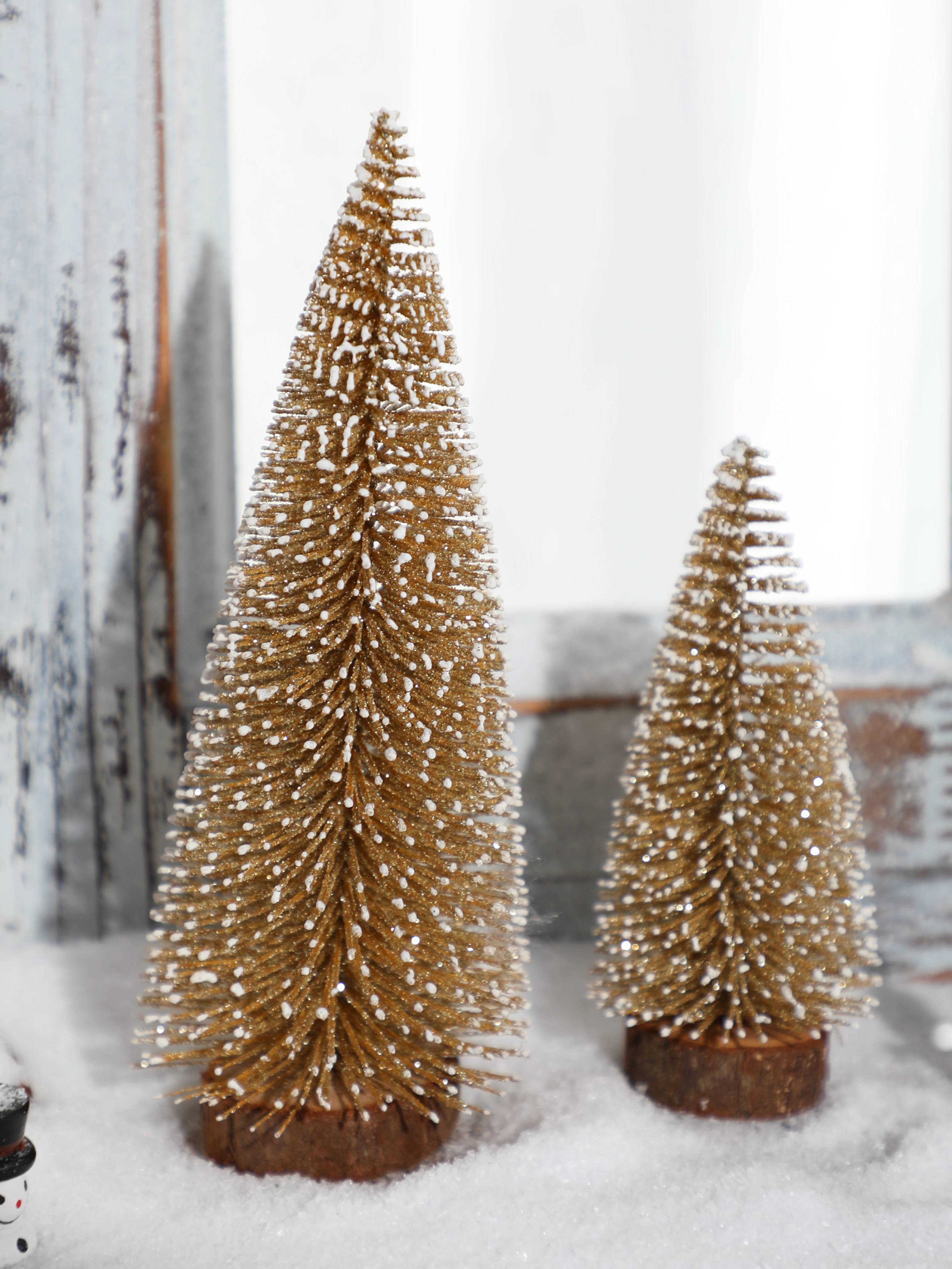 2pcs Christmas Golden Pine Tree Ornaments Cute Mini Trees with Wooden Base, Festive Tabletop Decoration for Xmas Home,Party Gift