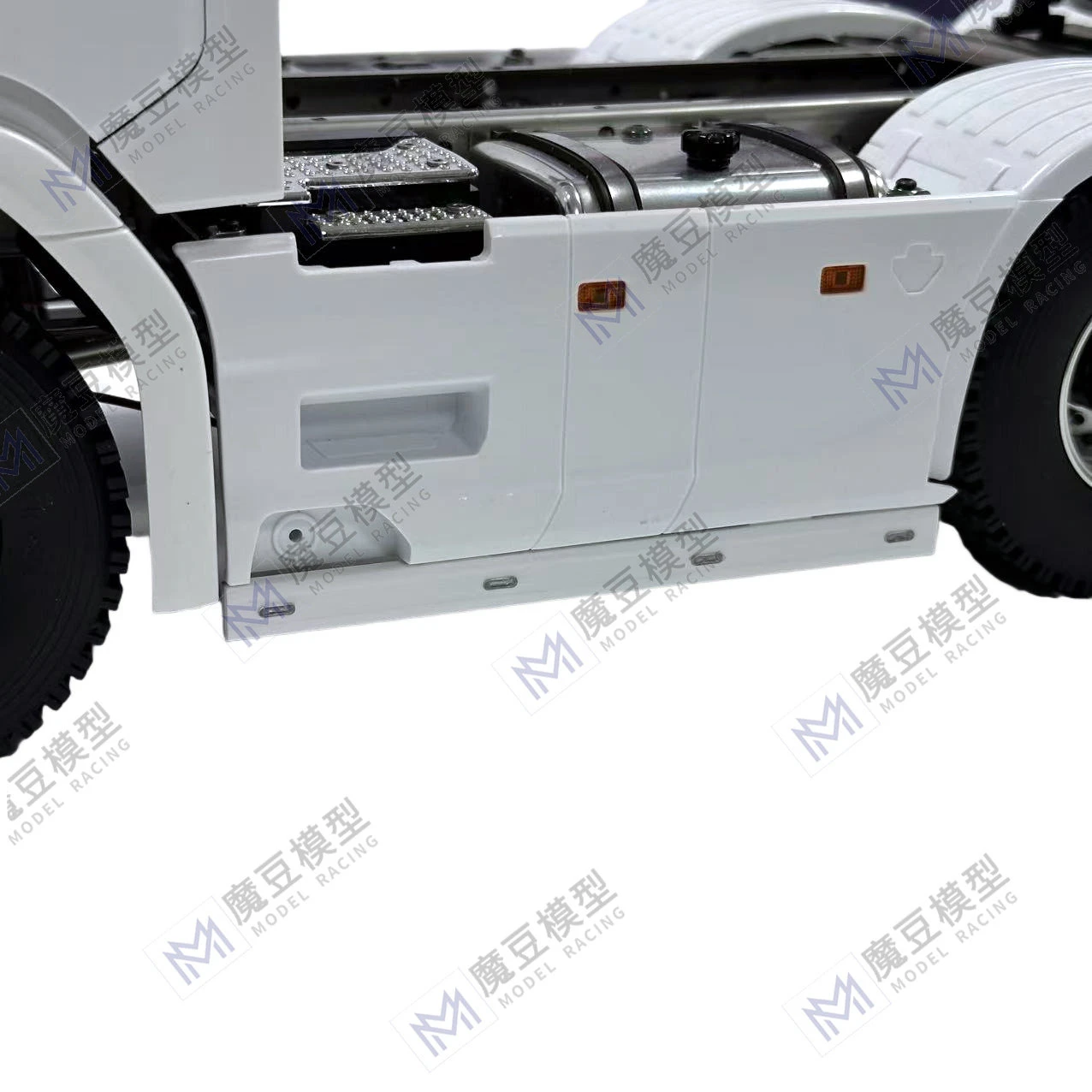 1:14th Scale Simulation LED 3V Side Light Bar Side Lights Decorate Upgrade for Tamiya RC Truck for SCANIA 770S 6x6 Accessories