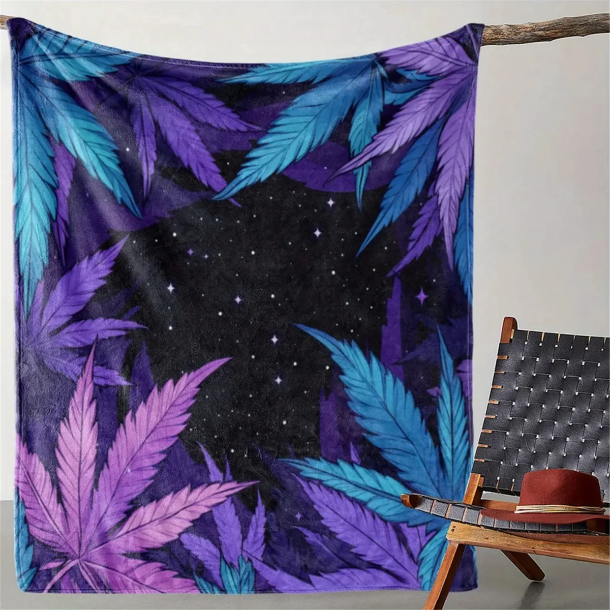 

1 шт., фланелевое одеяло с индивидуальным именем и текстом листьев конопли, подходит для гостиной, спальни, общежития, кемпинга, патио, деко