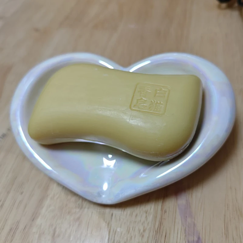 Iridescent Ceramic soap dish Ins-style heart-shaped cute soap dish Colorful high-quality countertop ornaments