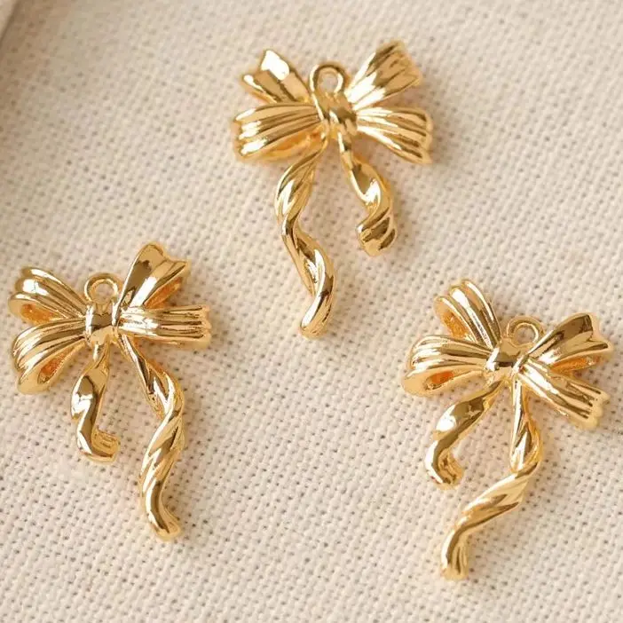 

2 шт., 13,7x20,3 мм, медное покрытие, настоящее золото, трехмерная лента, галстук-бабочка, кулон с бантом, аксессуар ручной работы «сделай сам»