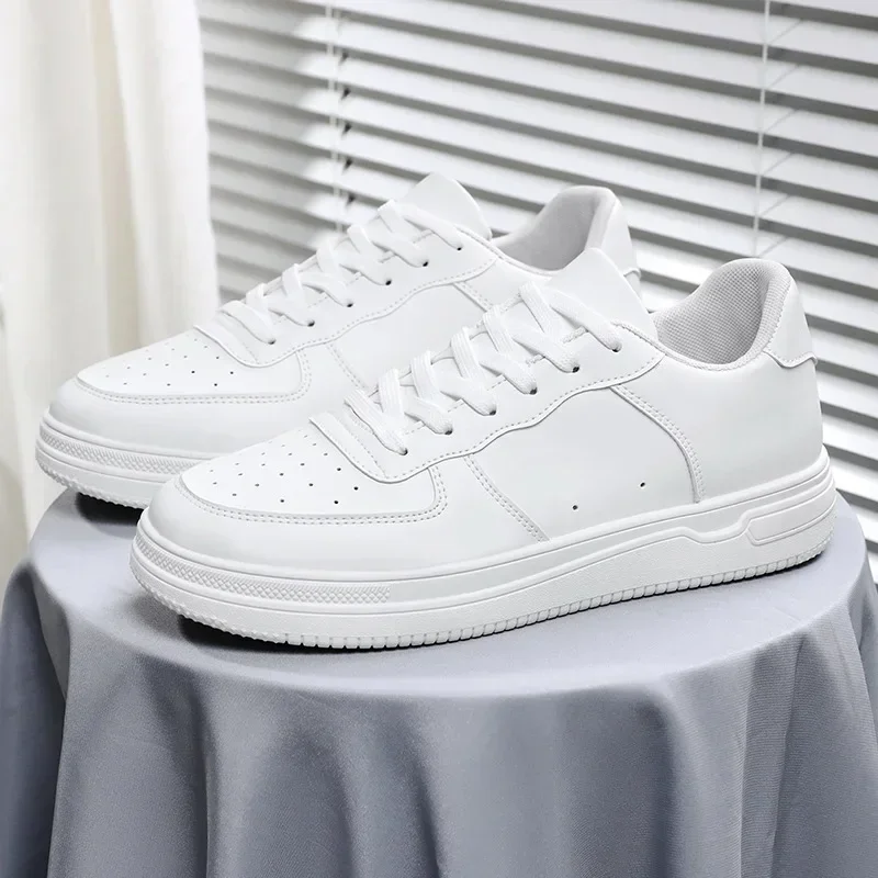 White Casual Sneakers for Men Leather Shoes Fashion Male Mens Tenis Autumn Platform Breathable Flat Man Running Sport Shoes 2024