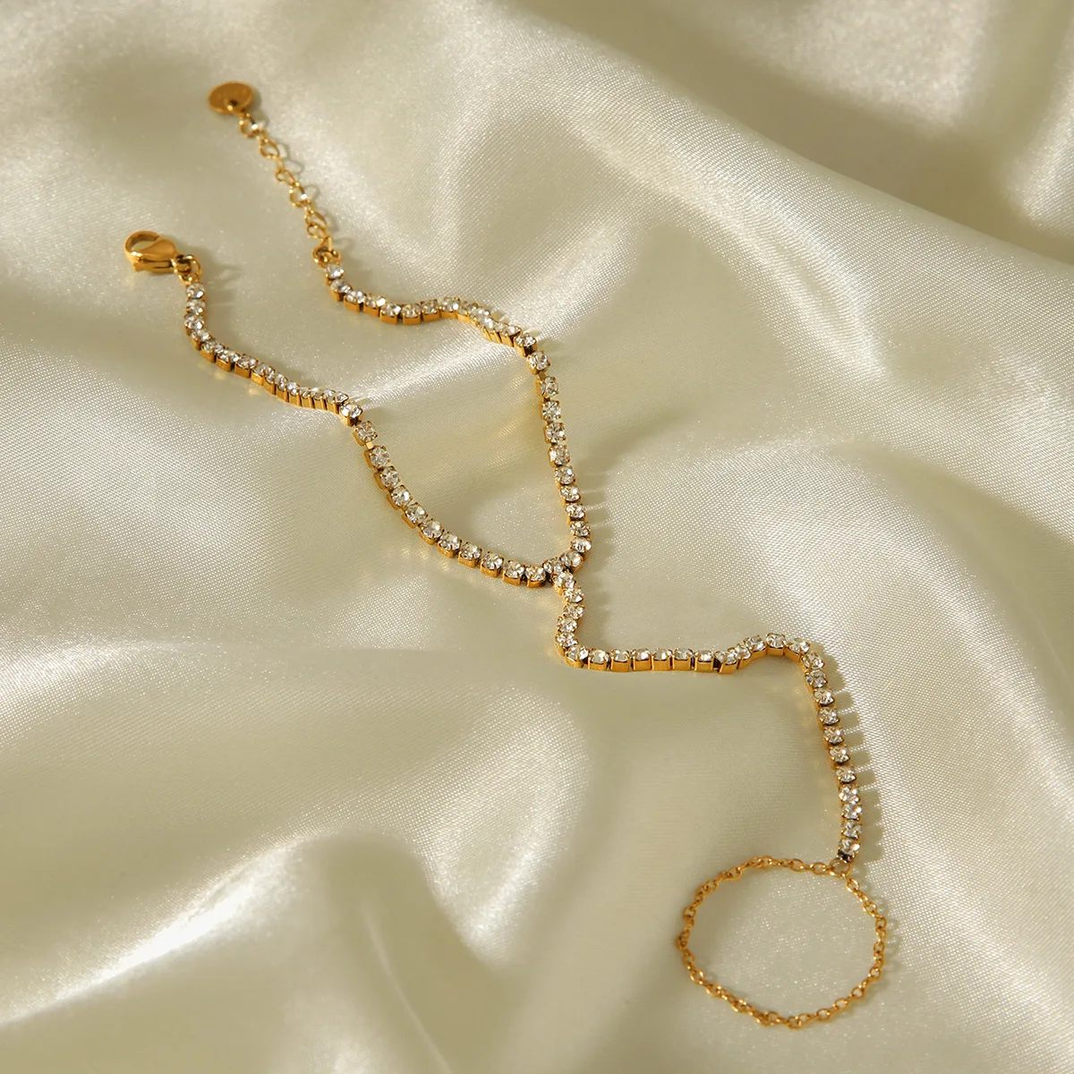 Diamond-encrusted finger chain, light luxury high-end feel, hot-selling jewelry, niche design, 18K stainless steel hand jewelry