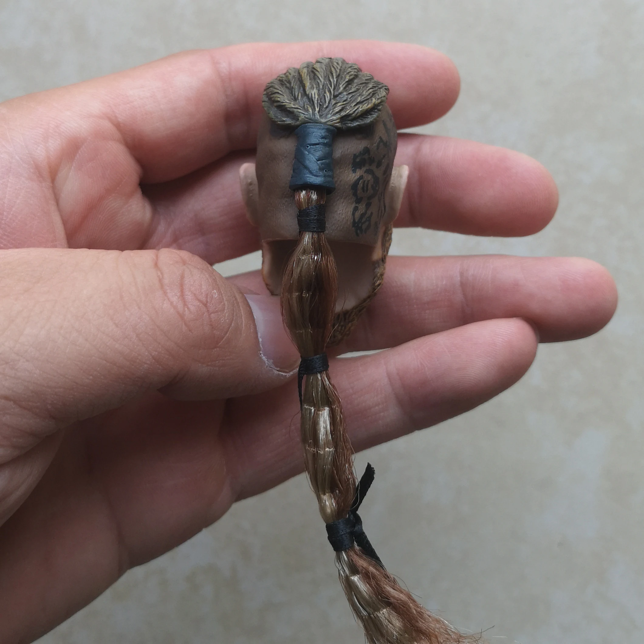 1/6 Wikinger männlicher Kopfskulptur mit Zopf Wikinger Militär antikes Thema Kopfschnitzmodell für 12" Actionfigurenkörper