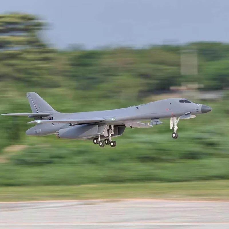 XFly Swift รุ่นคู่ 70 มม.ช่อง B1B ปืนทหารม้า Supersonic Strategic Bomber จําลองเครื่องบินบินรุ่น