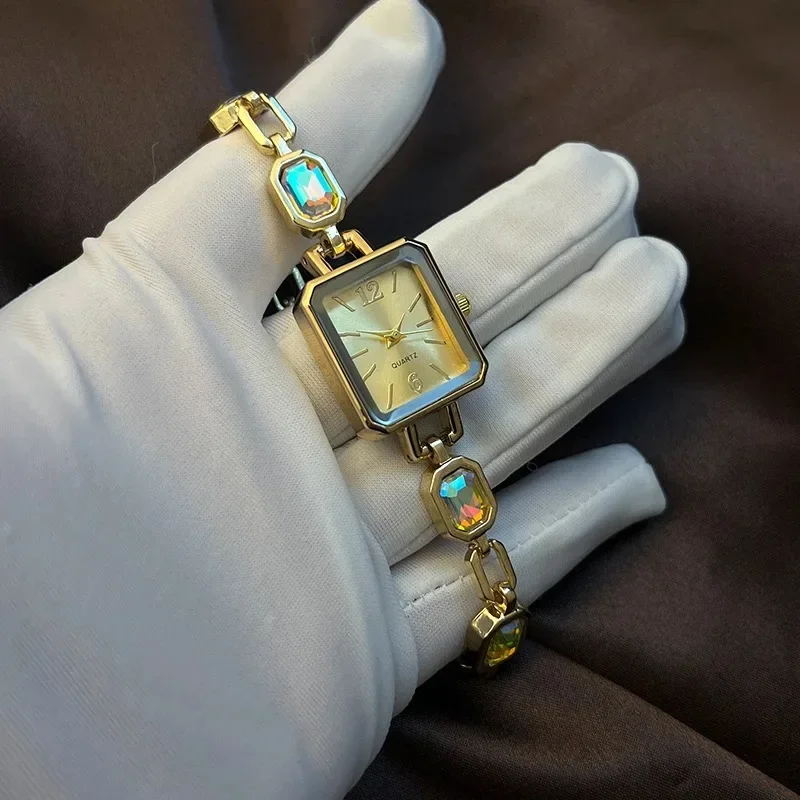 ساعة يد كلاسيكية مستطيلة الشكل بمينا صغير وسوار ماسي للنساء هدية ساعة يد كوارتز ذهبية فاخرة #5