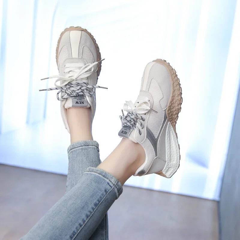 أحذية رياضية كاجوال جديدة للربيع والخريف خفيفة الوزن قابلة للتنفس ومثيرة وبسيطة ومتعددة الاستخدامات ومريحة للنساء