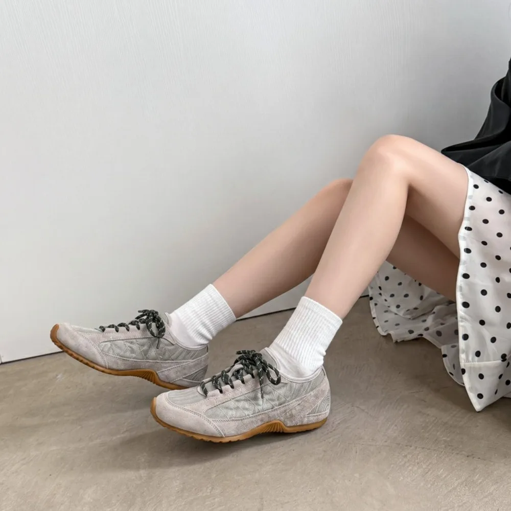 Vintage-Sneaker für Damen mit Wildlederbesatz, niedrig geschnitten …