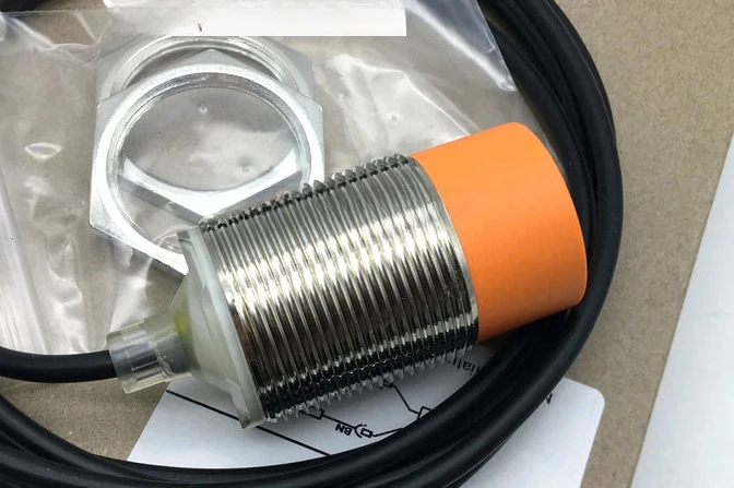 

Inductive Proximity Switch IIS709 DC Metal Thread Inductive Switch Sensor Non-Embedded New