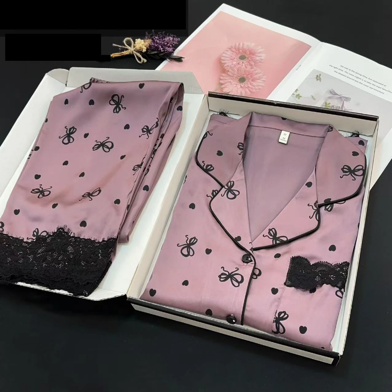 

Новинка Весна 2026: Атласный шелковистый пижамный комплект для женщин, домашняя одежда, сексуальная ночная сорочка с бантом, рубашка с отложным воротником и брюки, комплект из 2 предметов