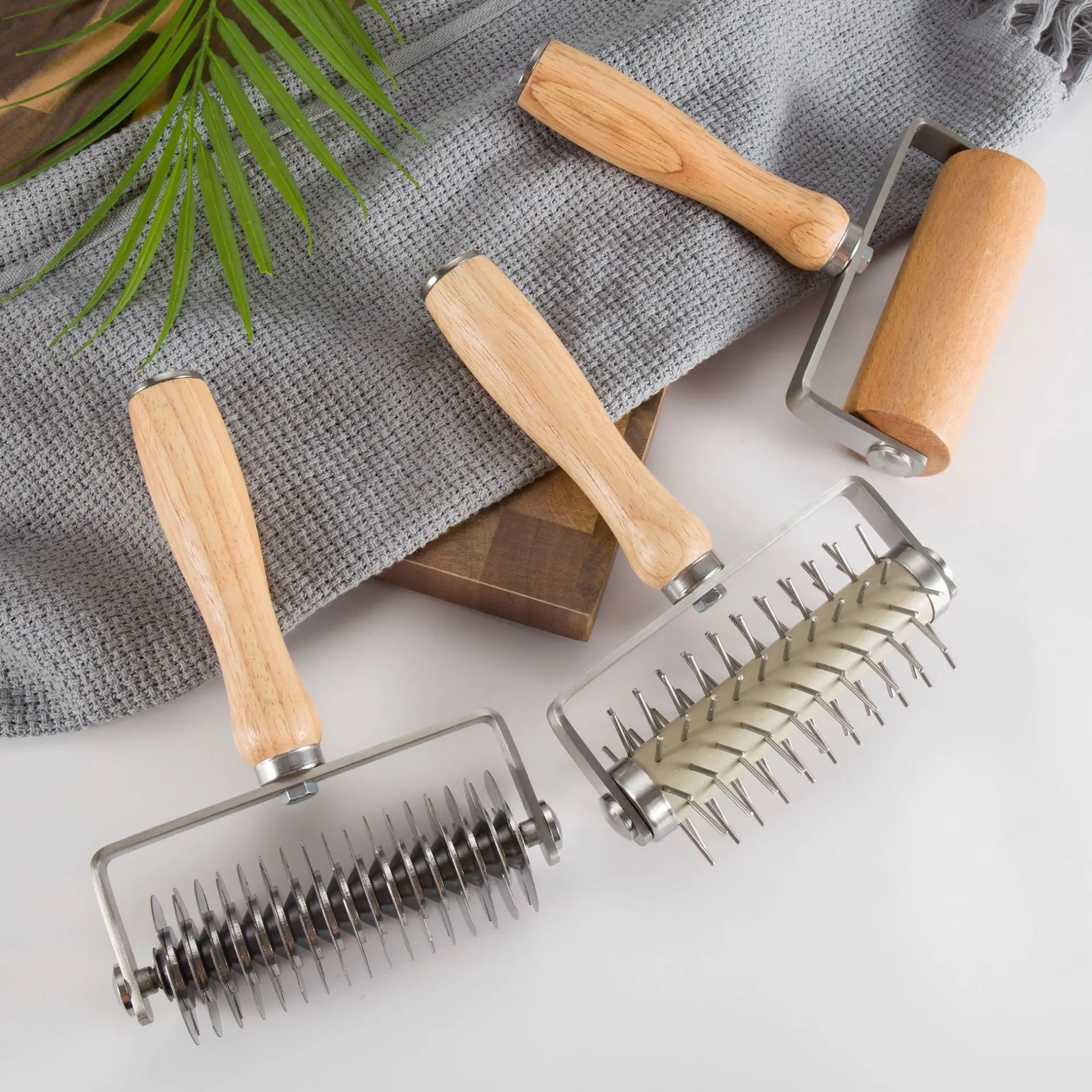 Pizza Mesh Cutter Pizza Tooth Profile Puncher Baking Tool Needle type SUS430 Puncher Wooden Handle Pizza Dim Sum Roller Knife