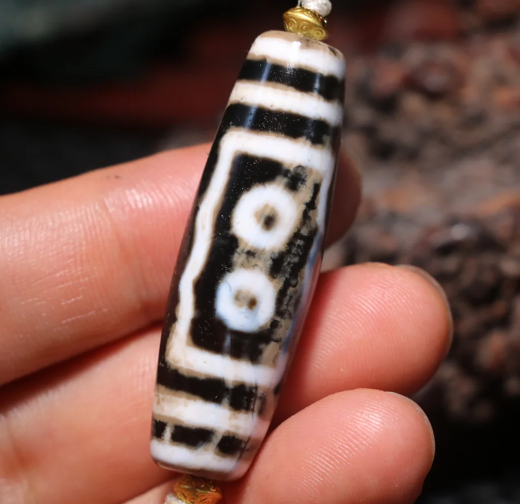 

Treasure Magic Power Tibetan Old Agate Gray White 5 Eyed Big Wealth Symbolize dZi Bead For Pendant Amulet Timestown UPD22