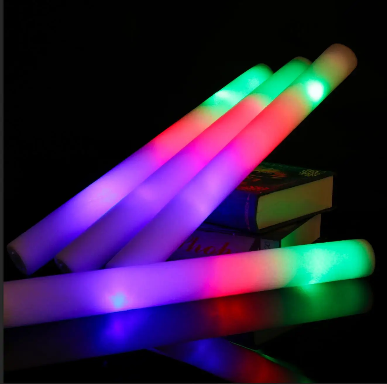 12/15/30/60 Stuks LED Glow Sticks Bulk Kleurrijke RGB Glow Foam Stick Cheer buis Donker Licht voor Kerst Verjaardag Bruiloft Feestartikelen