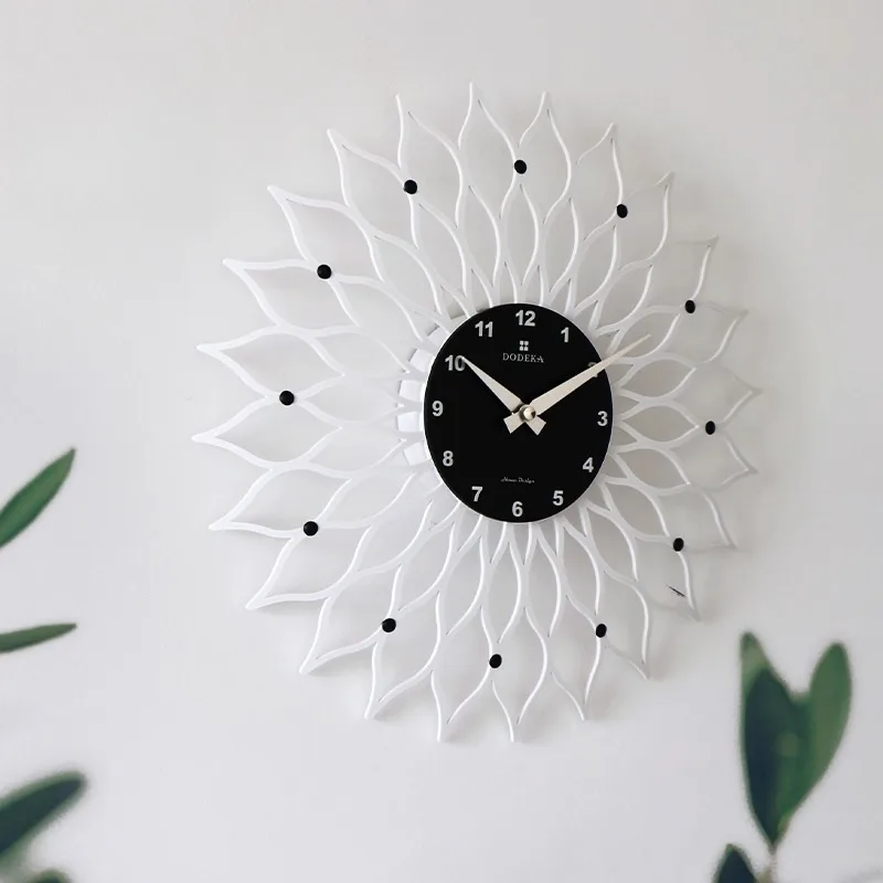 Nordic Fashional Silent Wall Clocks Simple Flower-shaped Living Room Wall Watch Aluminum Pointer Creative Artistic Home Decor