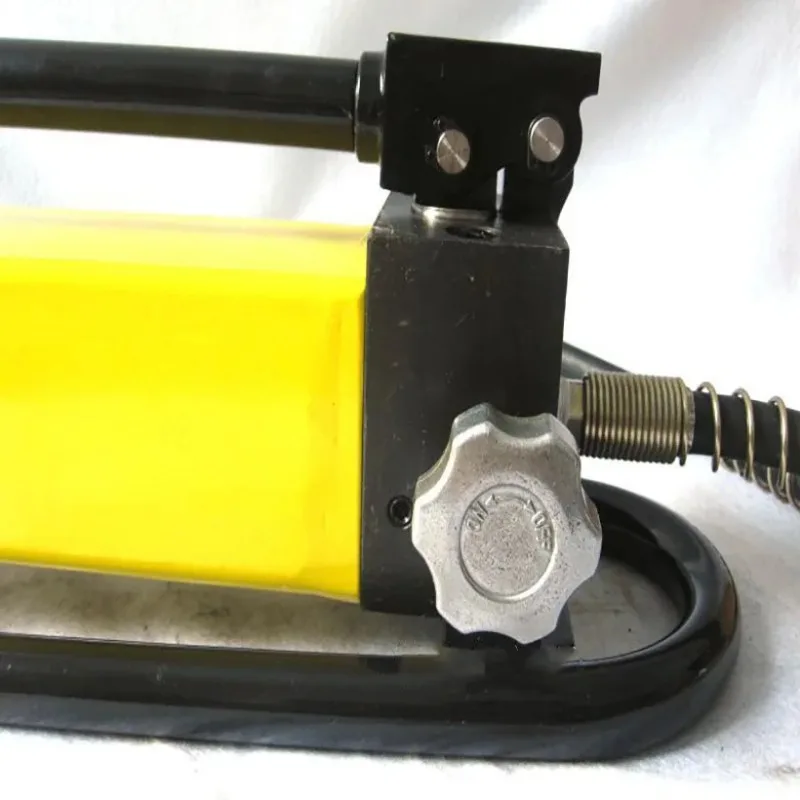 1pcs Hand Hydraulic CP-700B WITH PRESSURE GAUGE Manual Hydraulic Portable Ultra-high Pressure Hydraulic