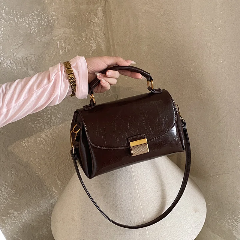 

2026 New Korean Niche Retro Handbag, Fashion Commuter Shoulder Messenger Bag, High-end Daily Women Bag