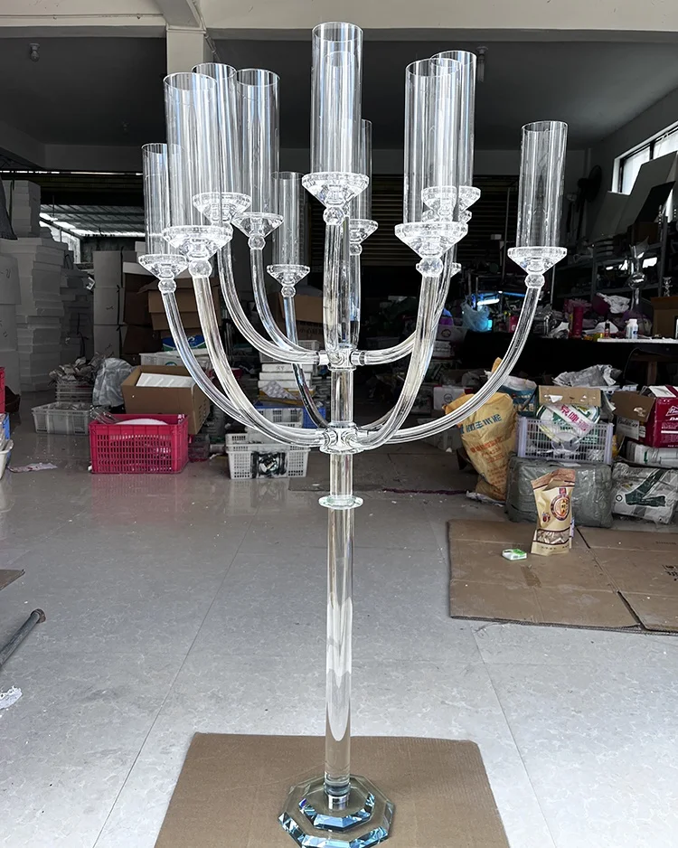 Produzione all'ingrosso di centrotavola per decorazioni nuziali a 13 bracci. Grandi supporti per candelabri di cristallo in Cina