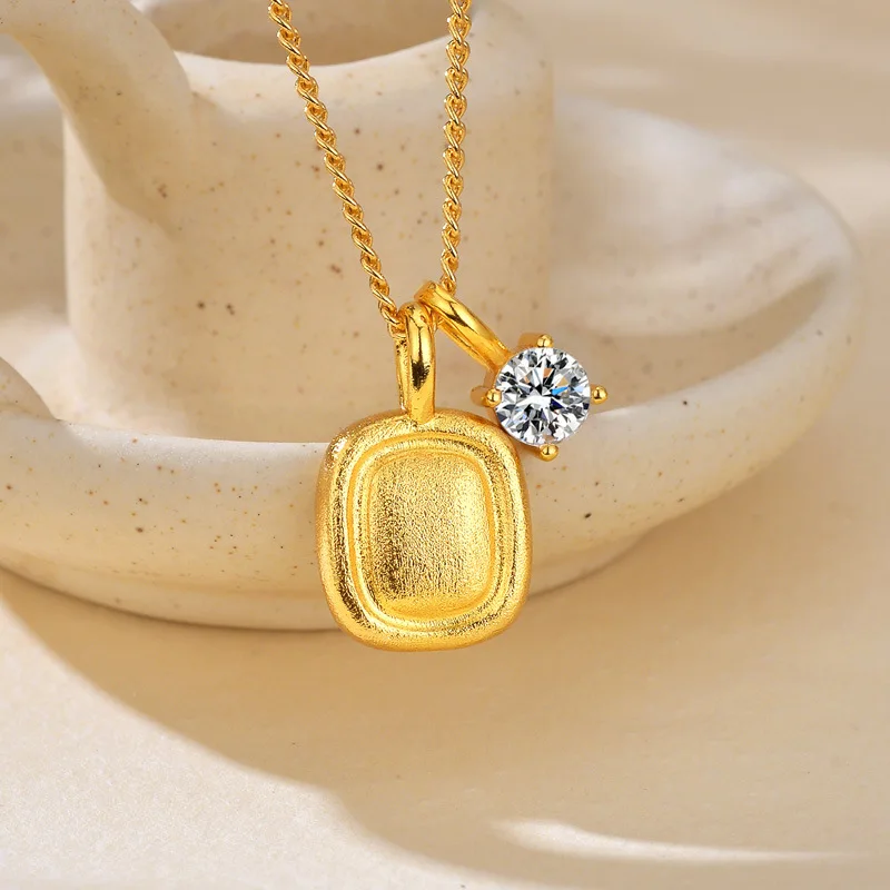 

Xiaohongshu's new 24K real gold brushed sugar cube for women 9999 light luxury exquisite niche design clavicle chain jewelry