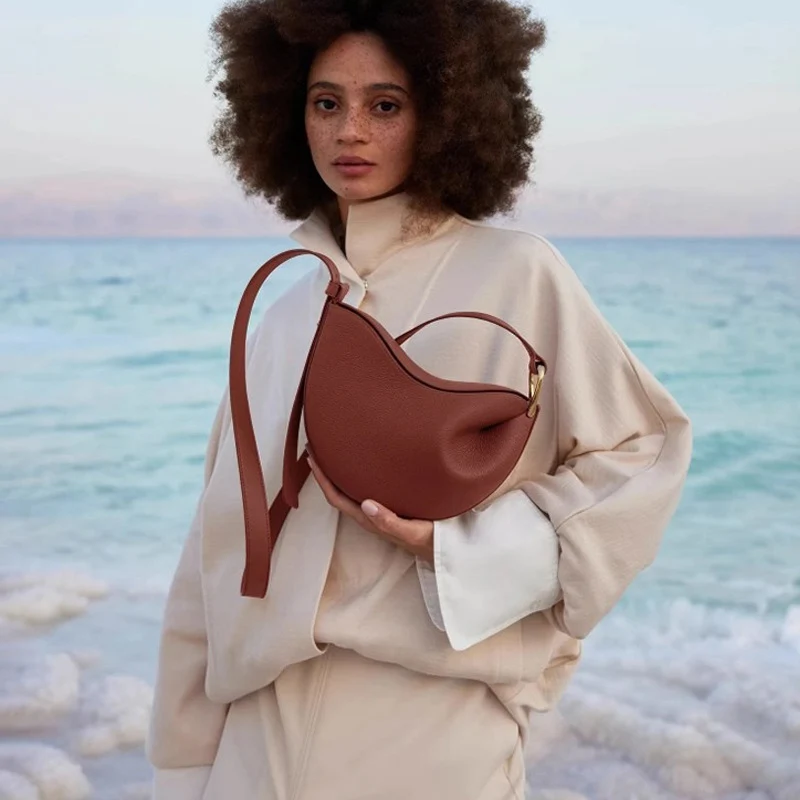 Nova bolsa em forma de ervilha, bolsa de ombro de couro macio de alta qualidade, bolsa de mão plissada minimalista