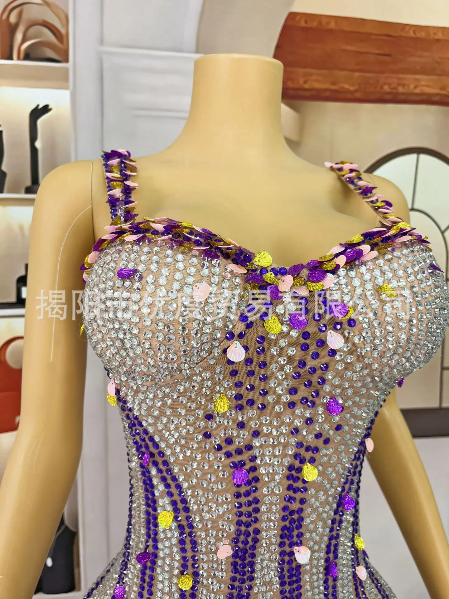 تألق ضيق مثير فستان عيد ميلاد كوكتيل حفلة ليلة العفن أداء تنورة قصيرة قذيفة فستان أرجواني مرحلة الأداء فساتين