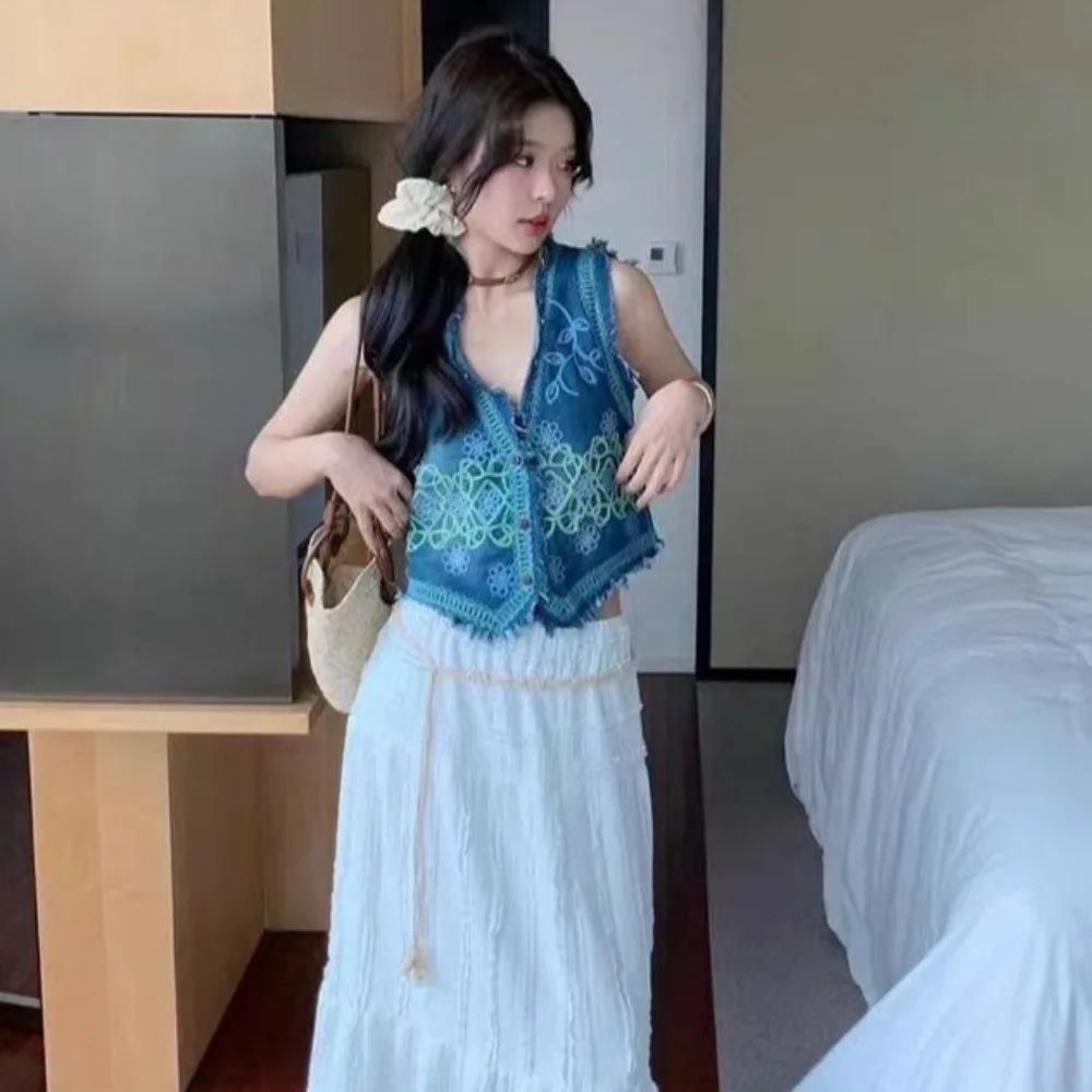 

Casual Y2K Floral Embroidery Denim Vest Button-up Sweet Waistcoat Women Streetwear V Neck Cropped Sleeveless Vest Beach