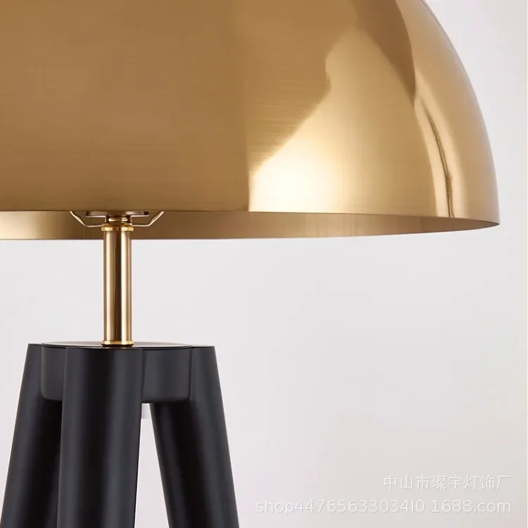 Lampe autoportante en métal galvanoplastie, design post-moderne, luminaire décoratif d'intérieur, idéal pour un salon, une chambre à coucher ou une table de chevet