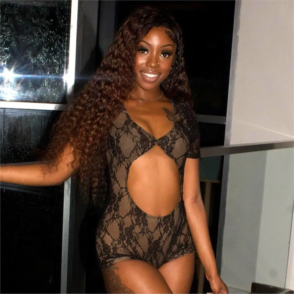 ملابس نسائية مثيرة شفافة من خلال الدانتيل مجوفة للنساء بلون سادة وأكمام قصيرة ومزاج ضيق عصري