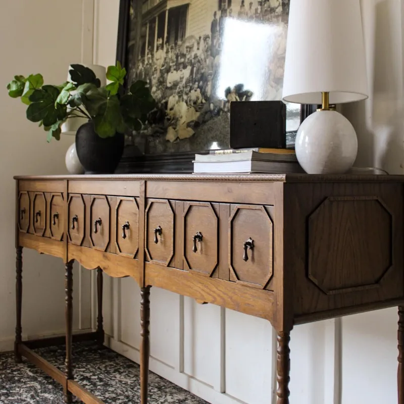 French vintage console tableLog style console against the wallMedian style locker American foyer decoration table