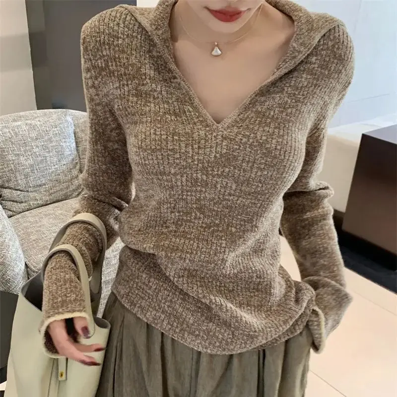 Retro hot girl contrast color design niche lapel soft velvet knitted sweater top bottoming shirt top