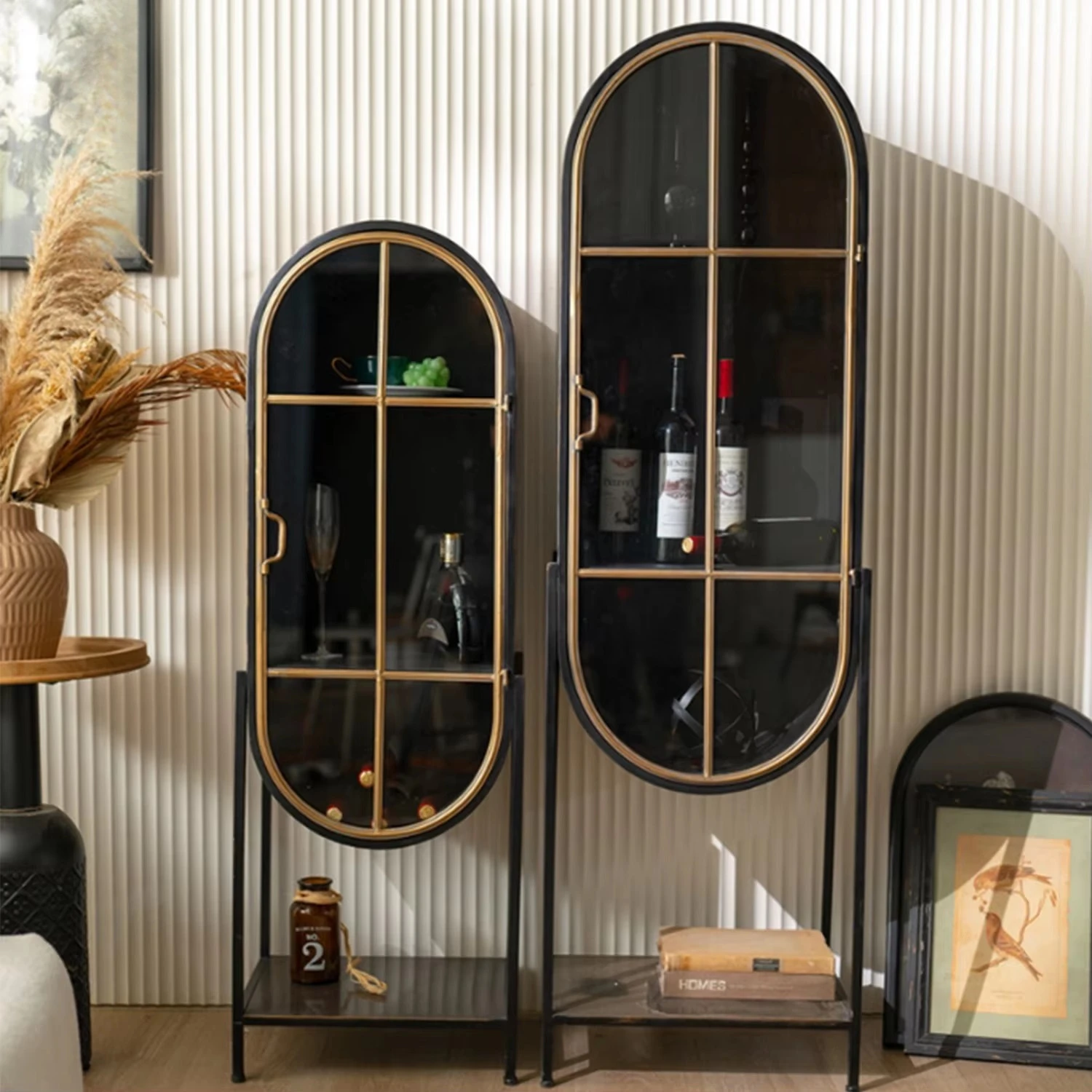 

Домашний акцент, винтажный ретро-черный арочный высокий металлический шкаф с полками и стеклянными дверями для гостиной