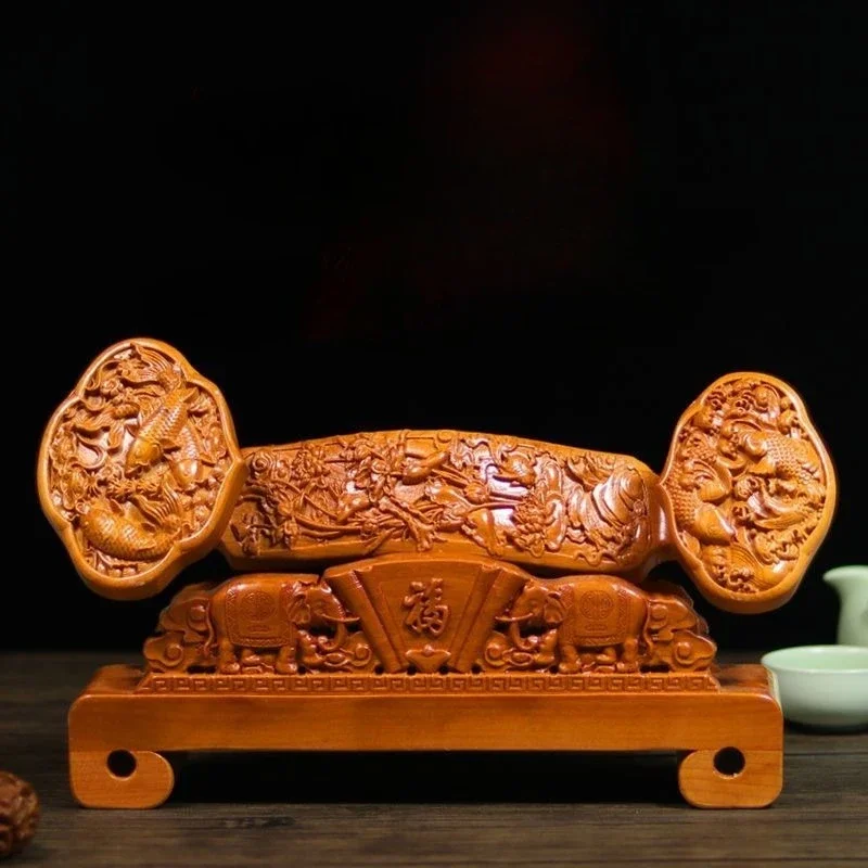 The mahogany living room is placed with solid wood carving, and the decoration process is large Ruyi.