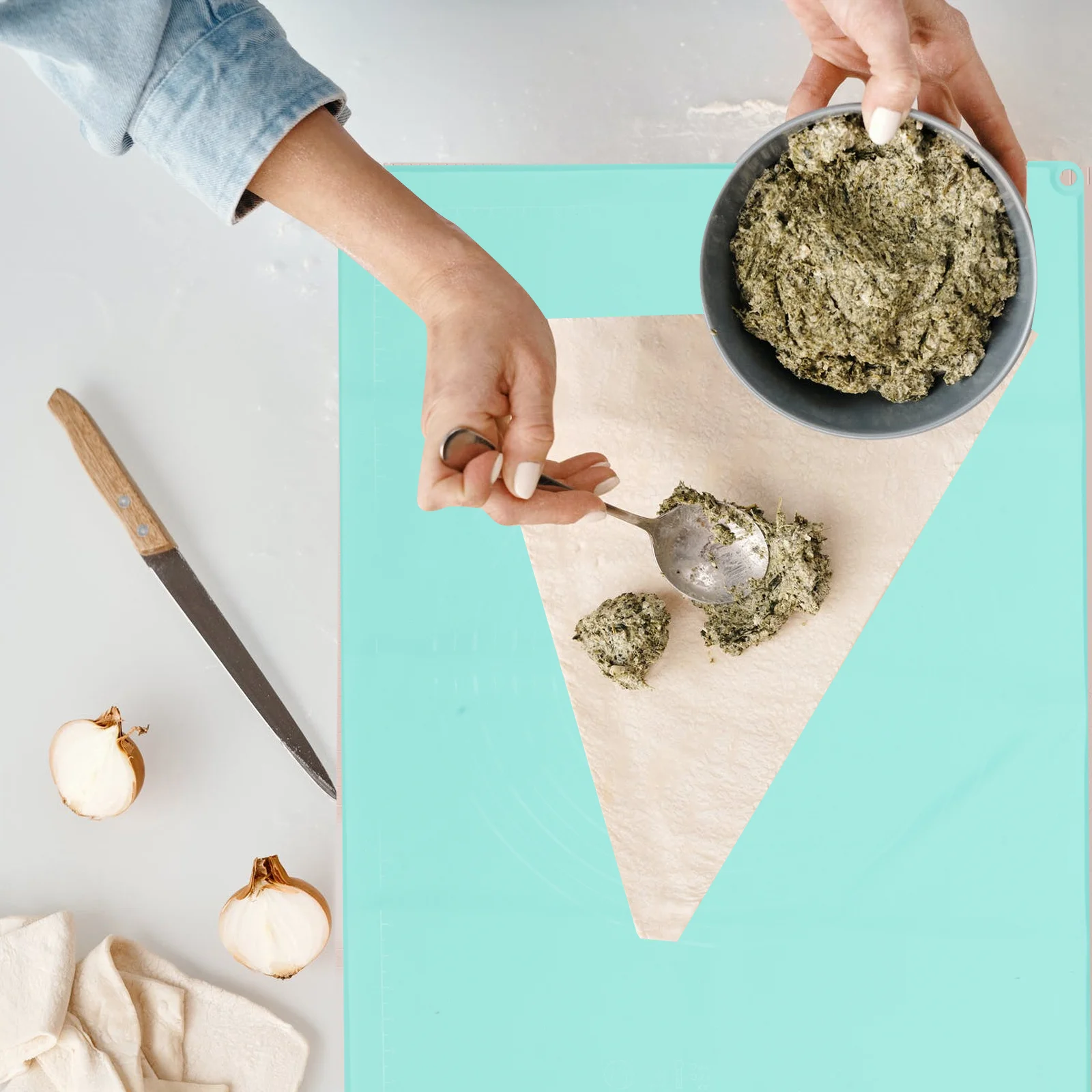 

Anti-Skid Silicone Dough Mat No Odor Food Safe Rolling Mat for Baking and Cooking Multi-Function Kneading Pad for Home Kitchen