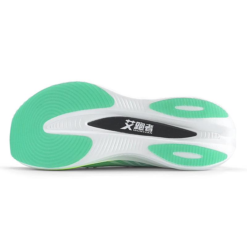 รองเท้าวิ่งมาราธอนสำหรับผู้ชาย รุ่น IRUNSVAN 025 ผลิตจากไนลอนและคาร์บอน แผ่นรองรับแรงกระแทก ให้ความมั่นคงและรองรับการแข่งขัน