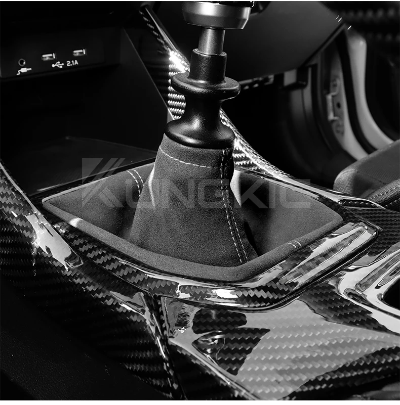 Italienisches Premium-Wildleder für Subaru WRX 2022 2023 2024 2025 Manueller Autoknauf Schalthebelmanschette Staubschutz Innenzubehör – Detail 12