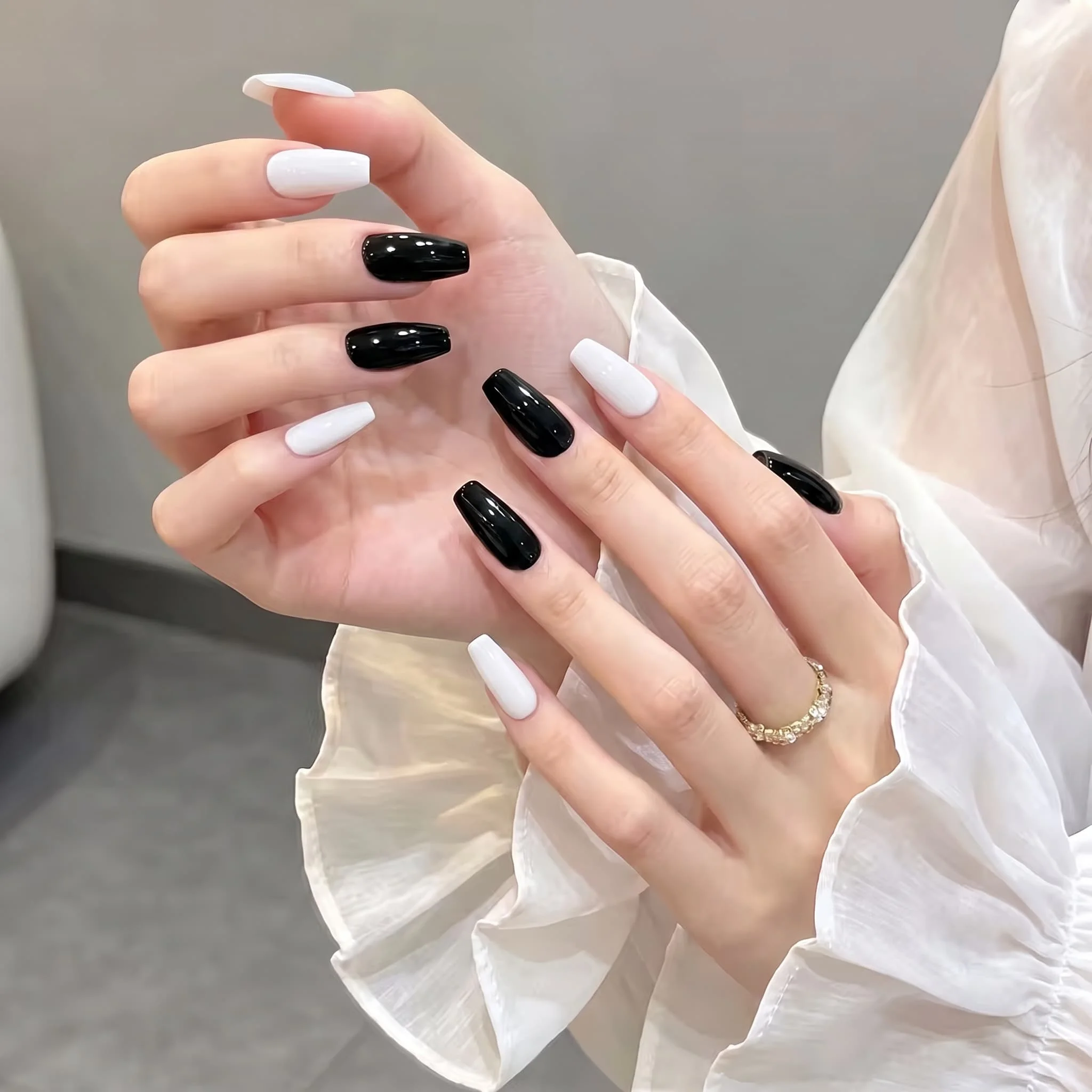 Hassleless 4-Piece Classic Color-Blocking Nail Polish Set, Cool-Toned Pure Black, Milky White, Vibrant Red, High-Saturation Bright Rose Red Solid Color Nail Polish, Salon-Grade Mirror-Like Shine with Full Color Payoff