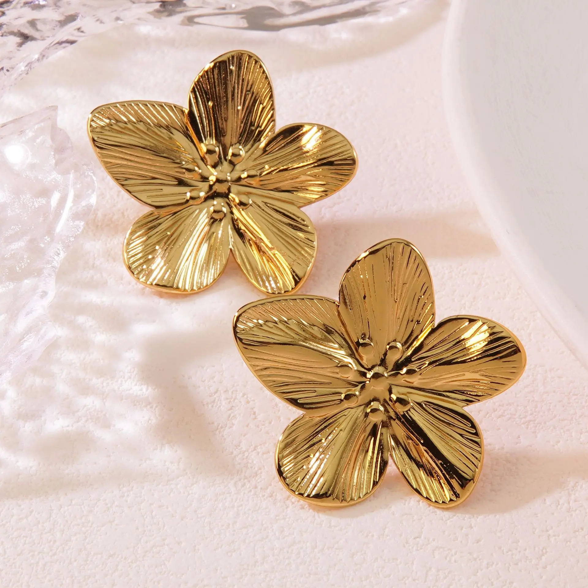 Yupsk Matte Texture Metal Flower Earring for Women French Retro Gold Color Five-leaf Flowers Fashion Party Jewelry
