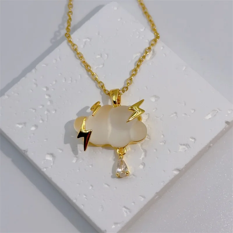 Fashionable Exquisite Inner White Cloud Necklace Classic Personality Lightning Design Stainless Steel Clavicle Chain